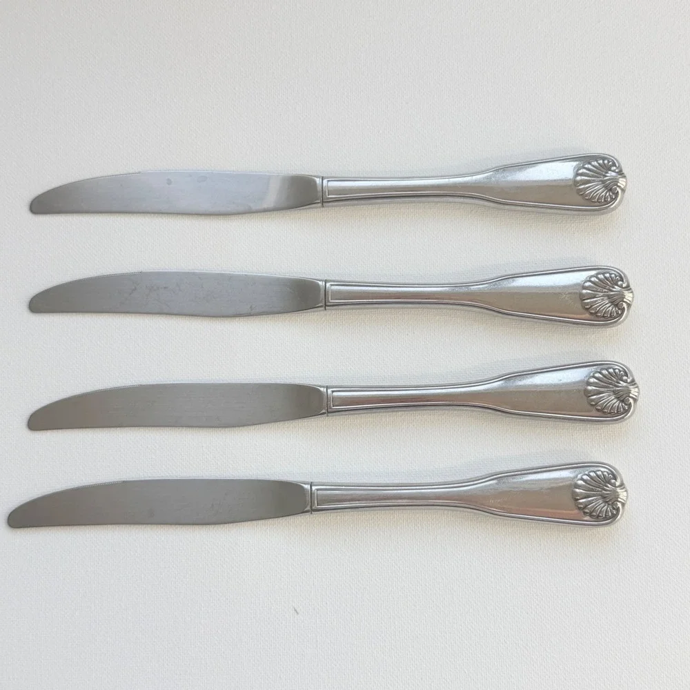 Oneida Dinner Knives Set of 4 Silver Good Shell Motif Stainless Steel Flatware